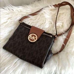 Michael kors crossbody purse
